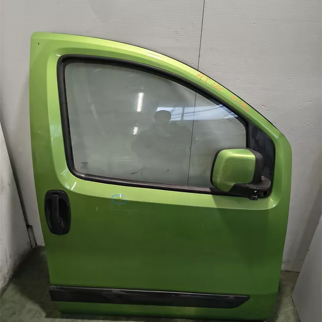 Porta anteriore destra