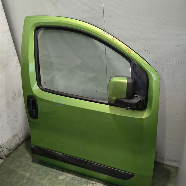 Porta anteriore destra