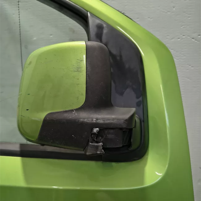 Porta anteriore destra