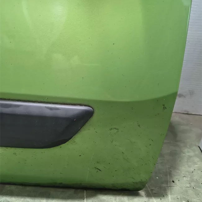 Porta anteriore destra