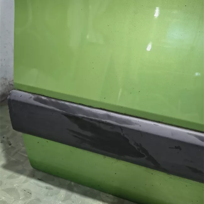 Porta anteriore destra