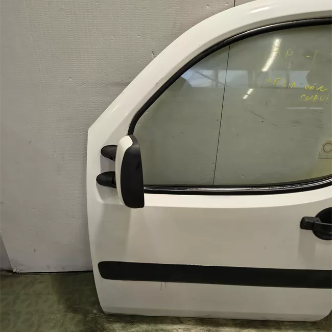 Porta anteriore sinistra