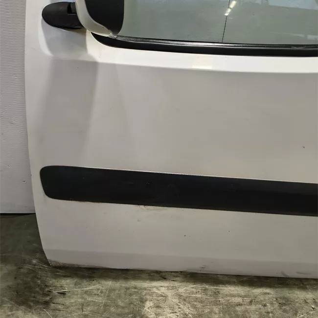 Porta anteriore sinistra