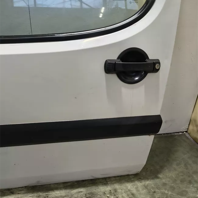 Porta anteriore sinistra