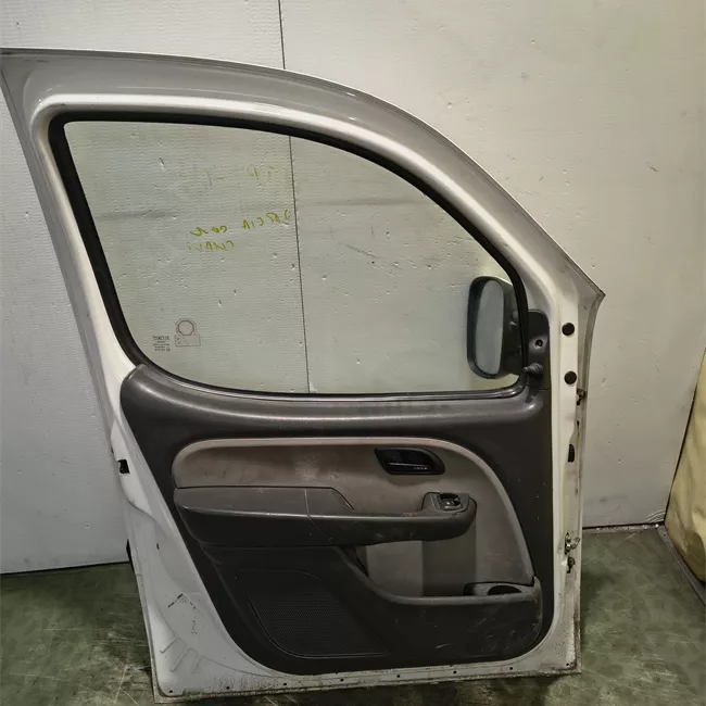 Porta anteriore sinistra