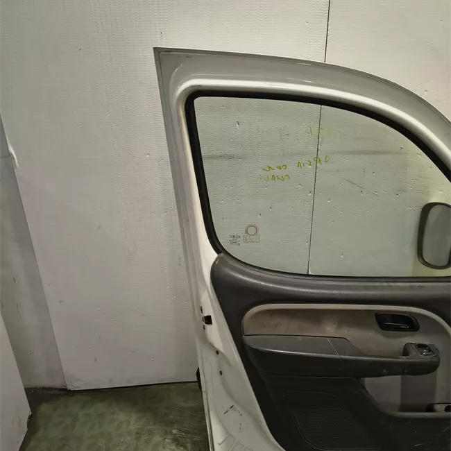 Porta anteriore sinistra