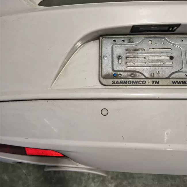 Paraurti posteriore con sensori parcheggio primer