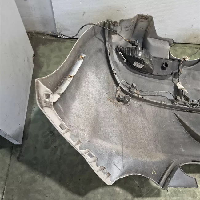 Paraurti posteriore con sensori parcheggio primer