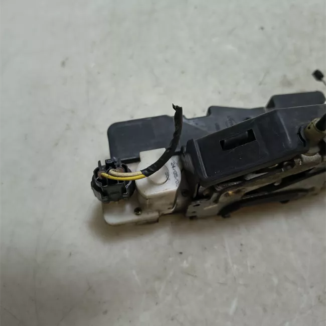 Serratura porta anteriore destra