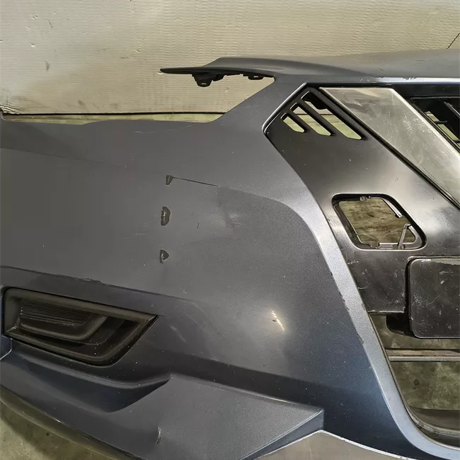 Paraurti anteriore grigio