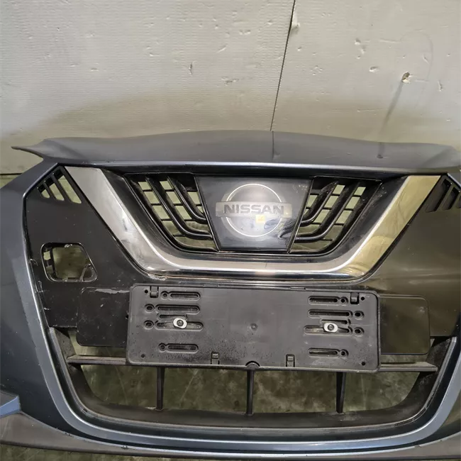 Paraurti anteriore grigio