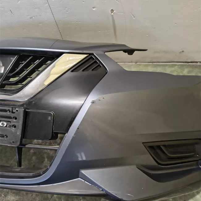 Paraurti anteriore grigio