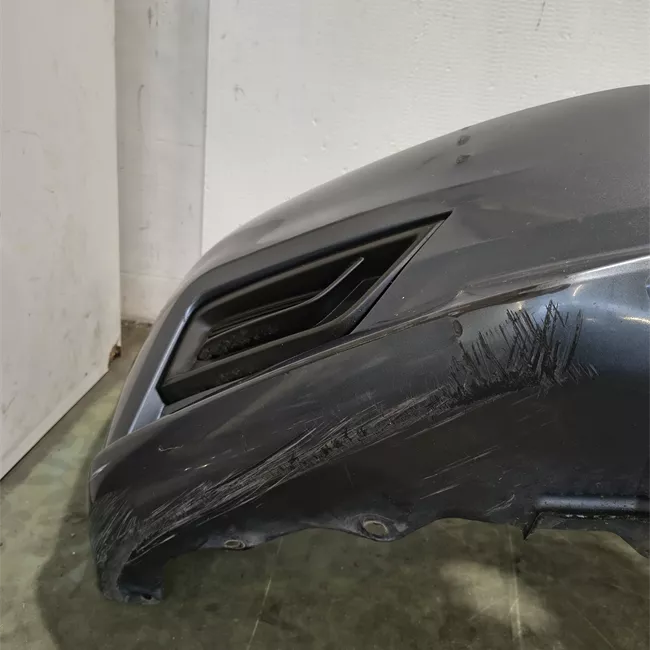 Paraurti anteriore grigio