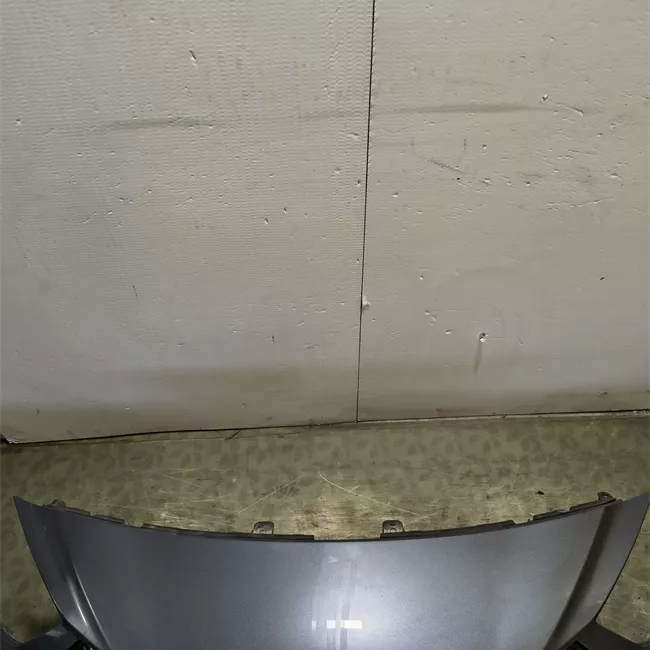 Paraurti anteriore grigio