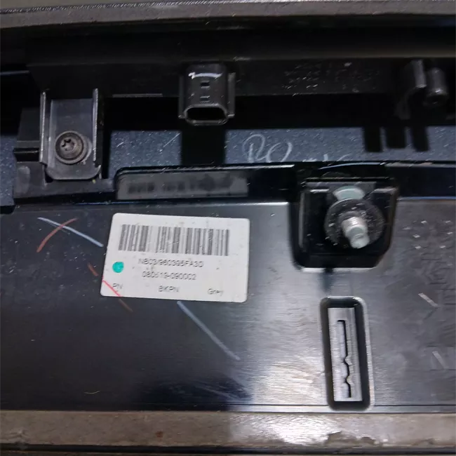 Spoiler posteriore tetto grigio