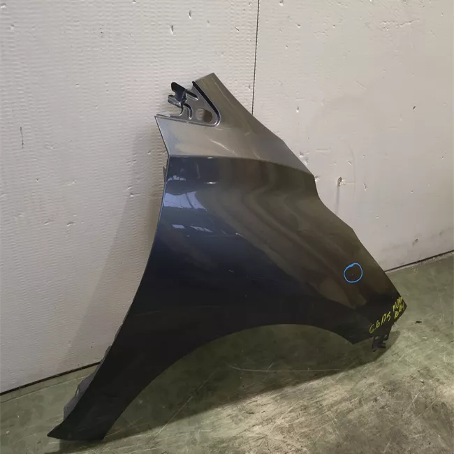 Parafango anteriore destro