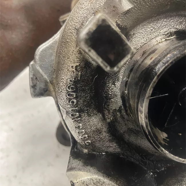 Turbocompressore con collettore scarico