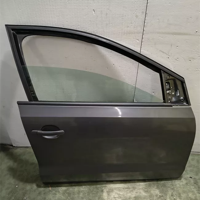 Porta anteriore destra