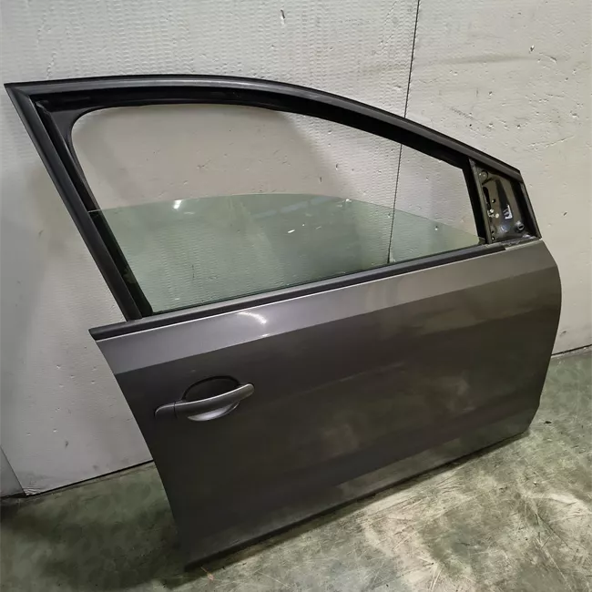 Porta anteriore destra