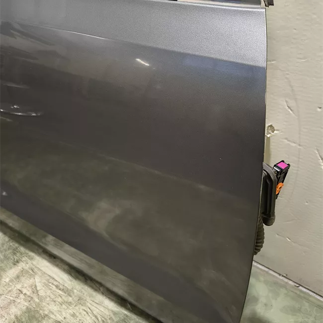 Porta anteriore destra