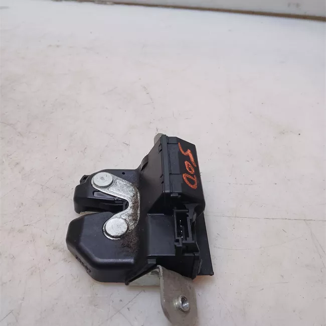 Serratura portello posteriore con aggancio