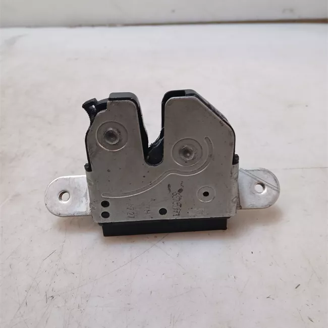 Serratura portello posteriore con aggancio