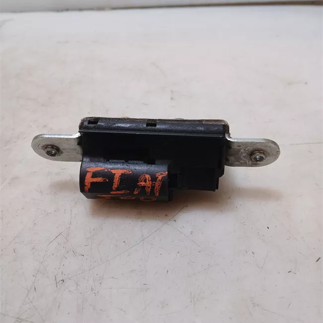 Serratura portello posteriore con aggancio