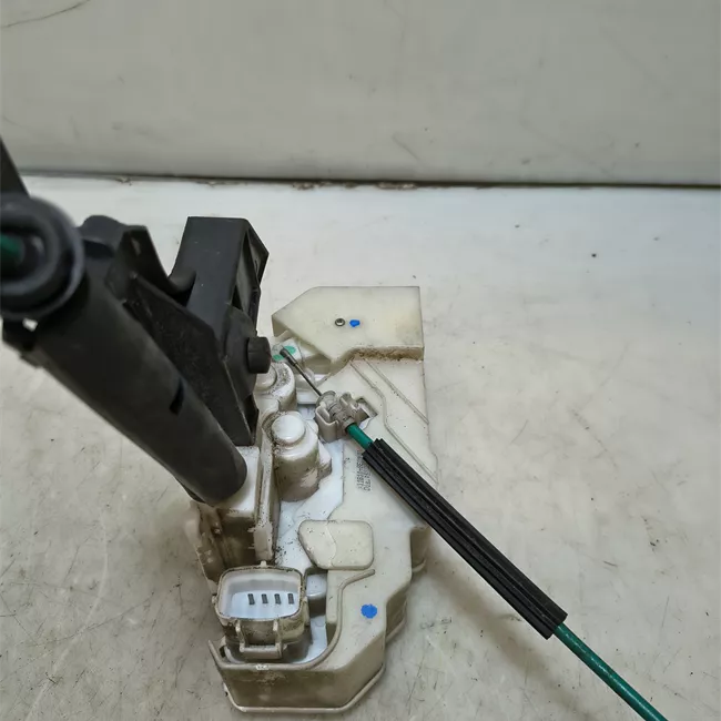 Serratura porta anteriore destra