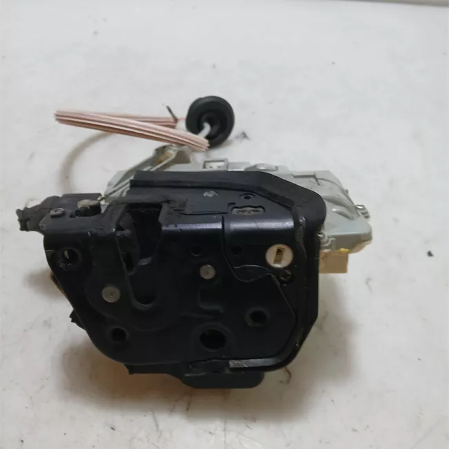 Serratura porta anteriore sinistra t.8P5A200000<