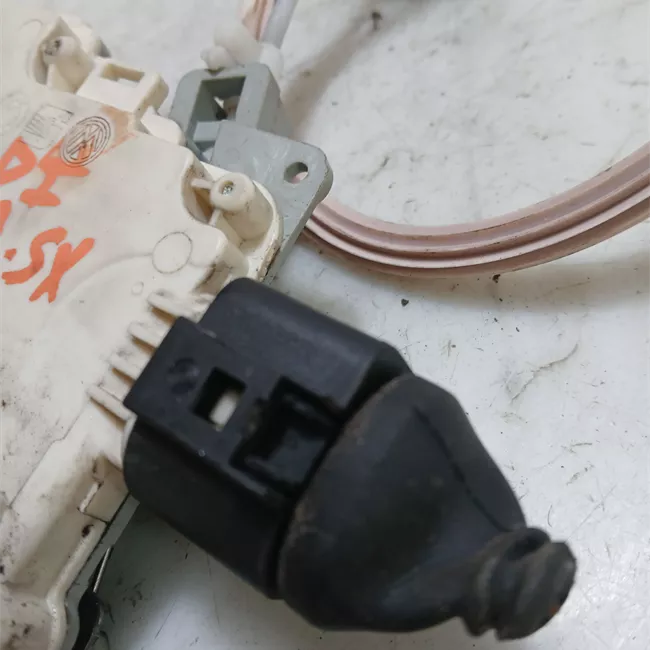 Serratura porta anteriore sinistra t.8P5A200000<