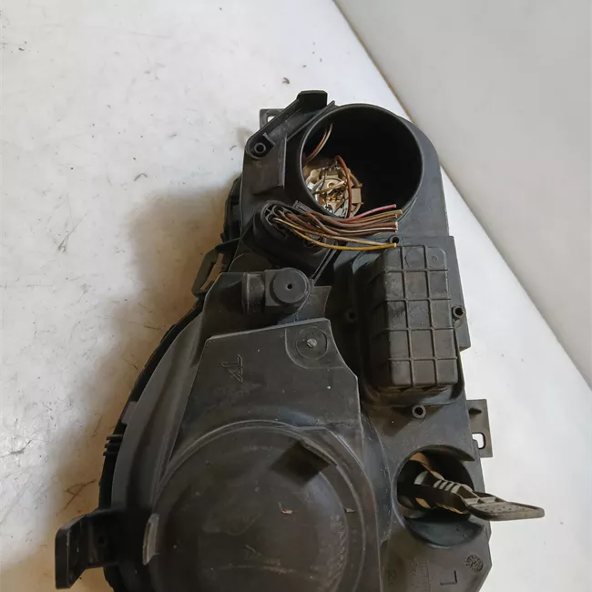 Proiettore sinistro AL