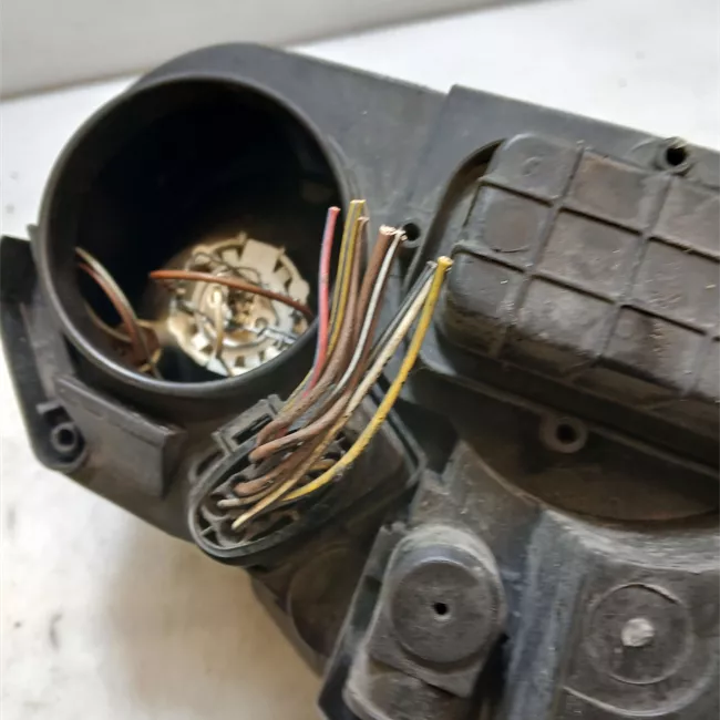 Proiettore sinistro AL