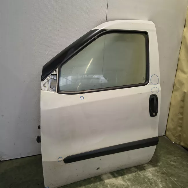 Porta anteriore sinistra