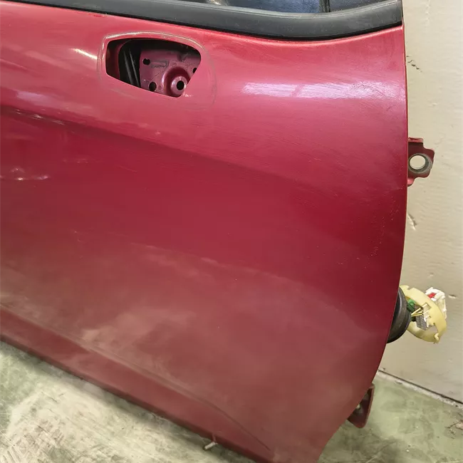 Porta anteriore destra