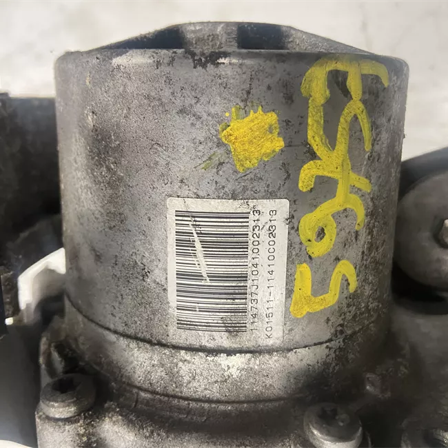 Pompa servosterzo con serbatoio