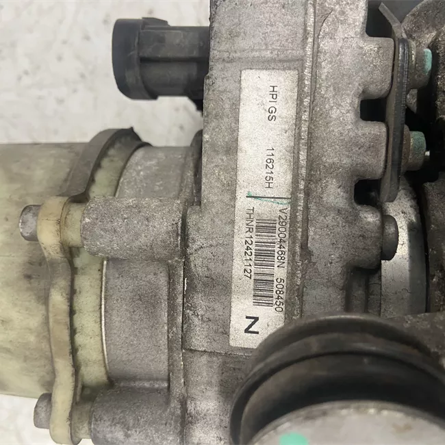 Pompa servosterzo con serbatoio