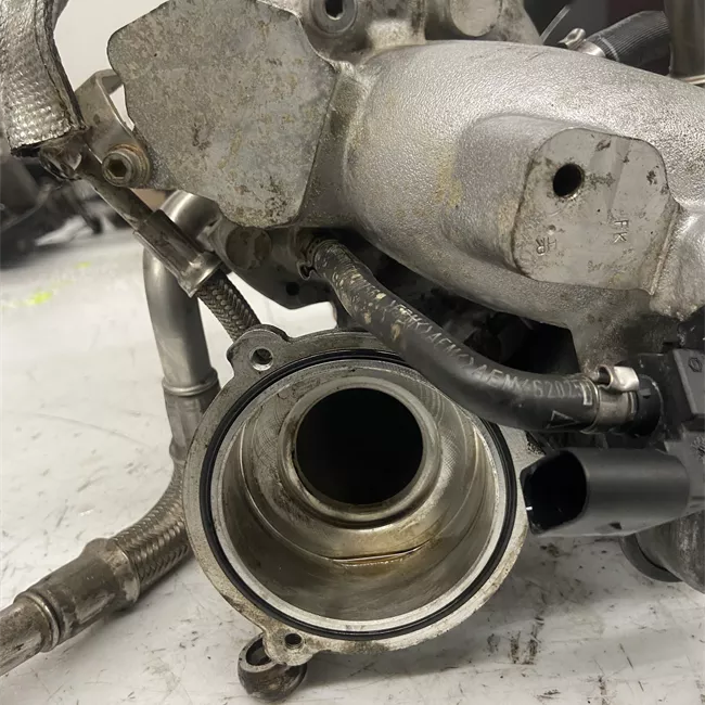 Turbocompressore con collettore scarico