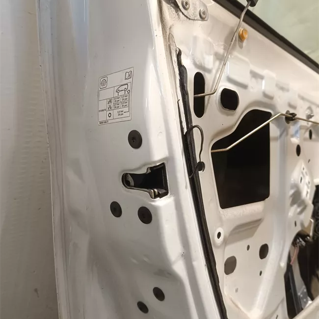 Porta anteriore sinistra