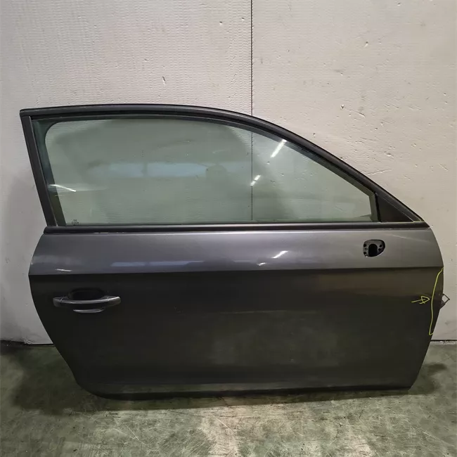 Porta anteriore destra