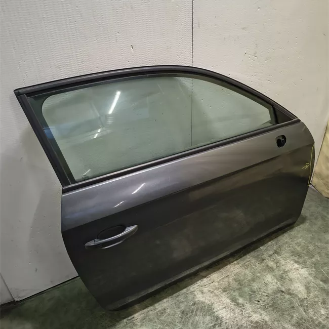 Porta anteriore destra