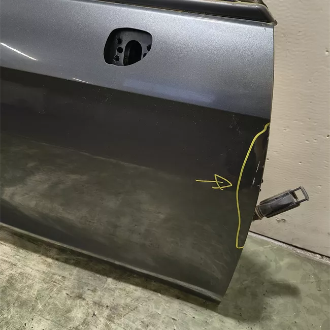 Porta anteriore destra