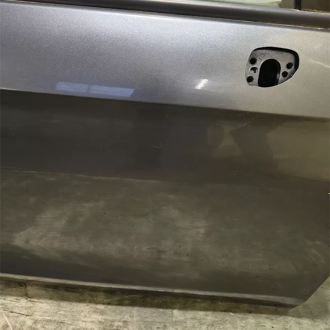 Porta anteriore destra