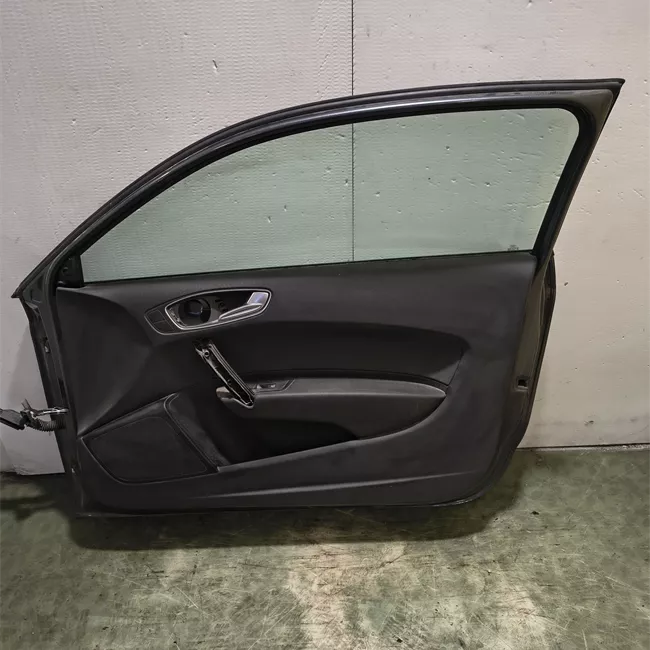 Porta anteriore destra