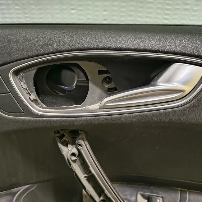 Porta anteriore destra