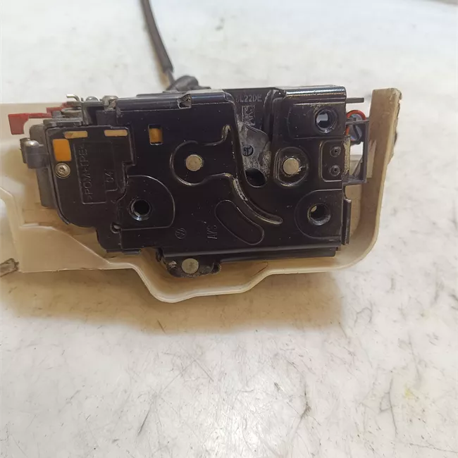 Serratura porta anteriore sinistra