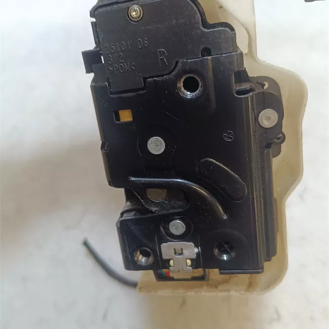 Serratura porta anteriore destra