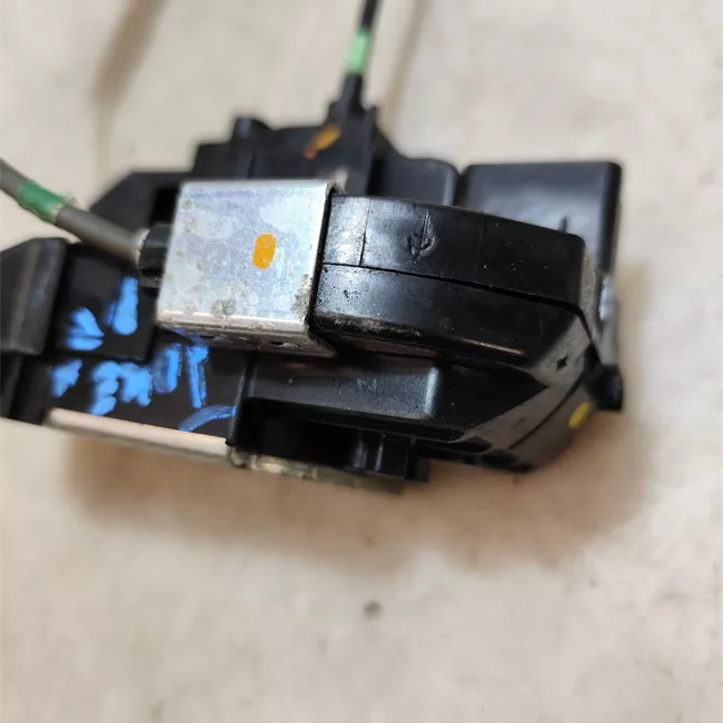 Serratura porta anteriore destra