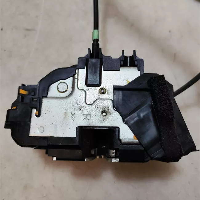 Serratura porta anteriore destra