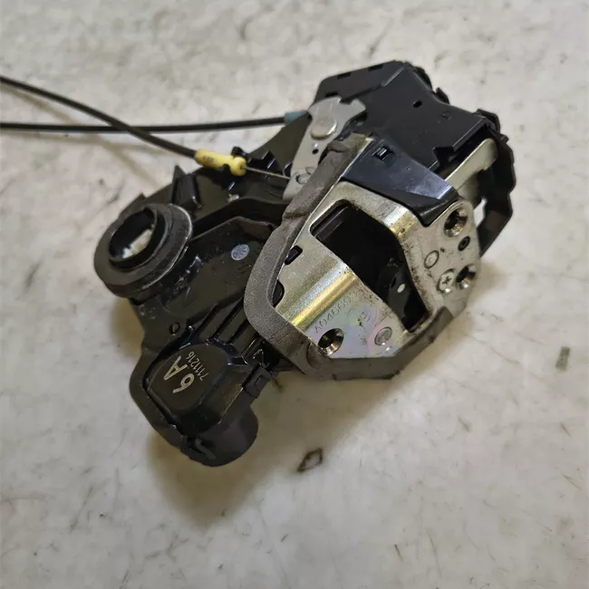 Serratura porta anteriore sinistra