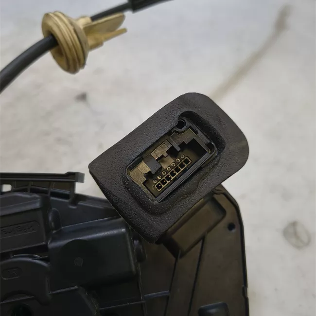 Serratura porta anteriore destra